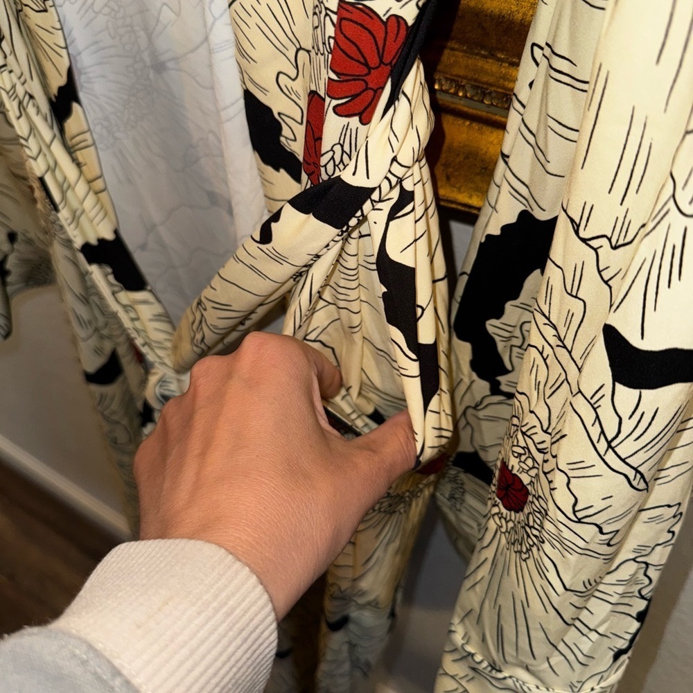 Noli Intimates Cream Bell Sleeve Poppy Print Tie Waist Robe with Pockets Slits L - Picture 6 of 7